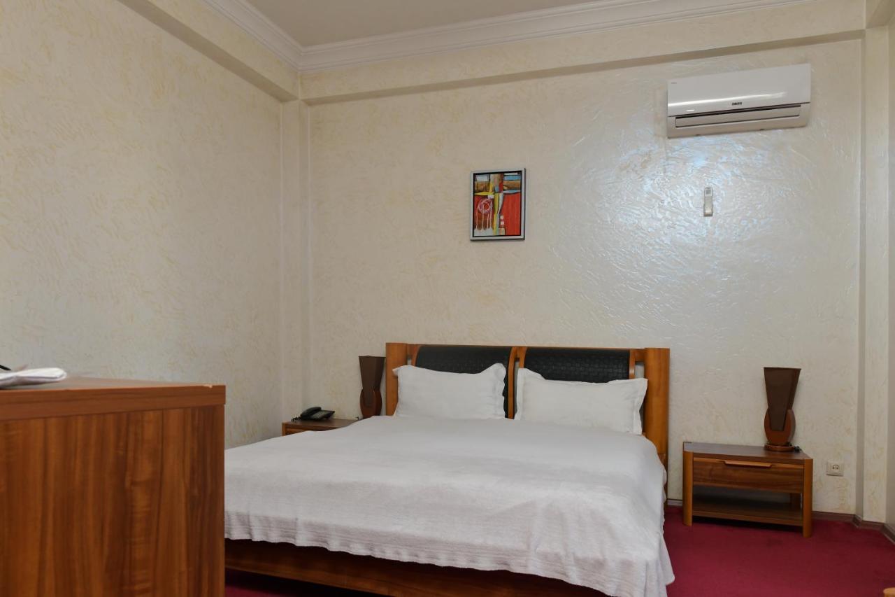 Antika Hotel Batumi Bagian luar foto