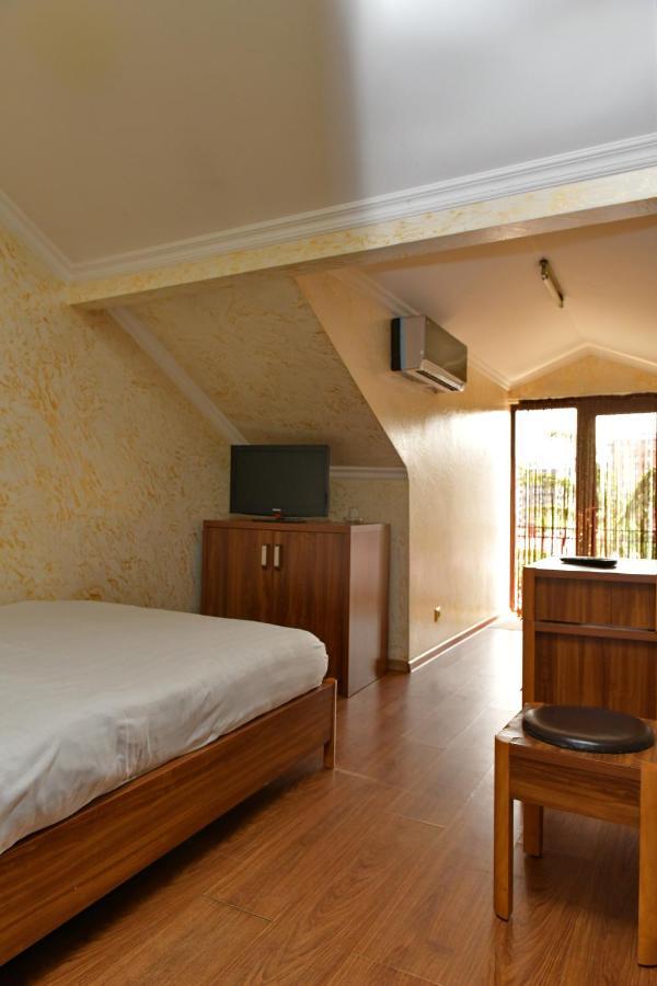 Antika Hotel Batumi Bagian luar foto