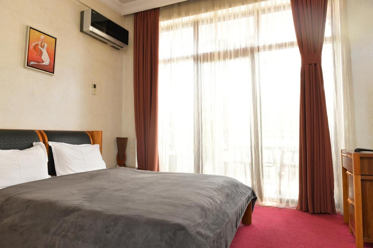 Antika Hotel Batumi Bagian luar foto