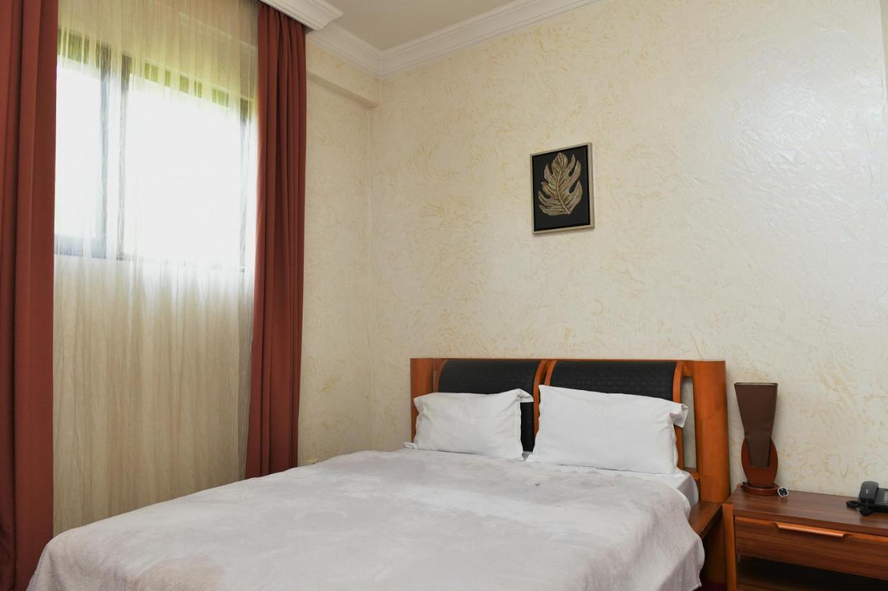 Antika Hotel Batumi Bagian luar foto
