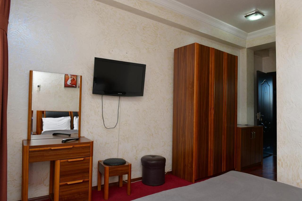 Antika Hotel Batumi Bagian luar foto