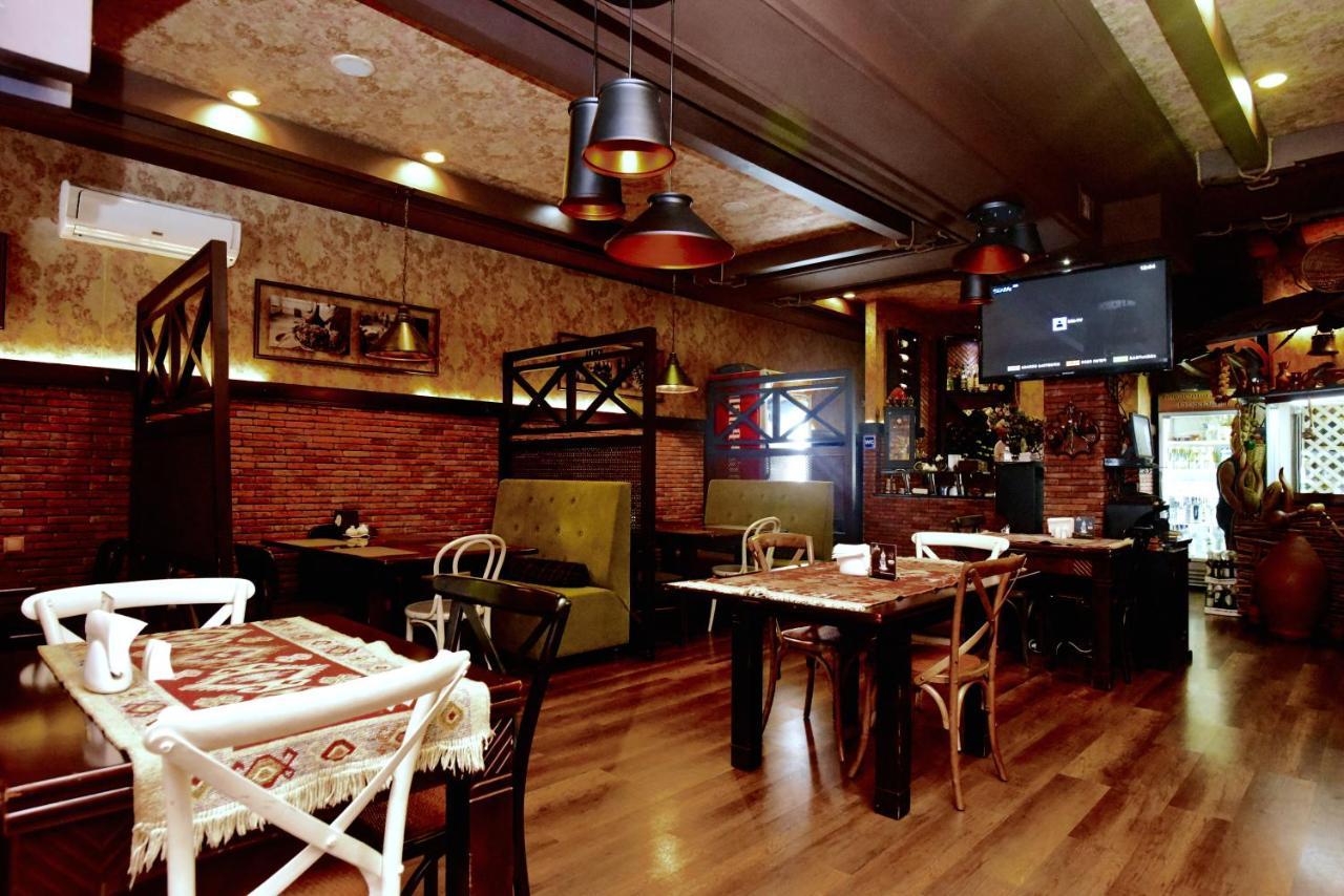 Antika Hotel Batumi Bagian luar foto