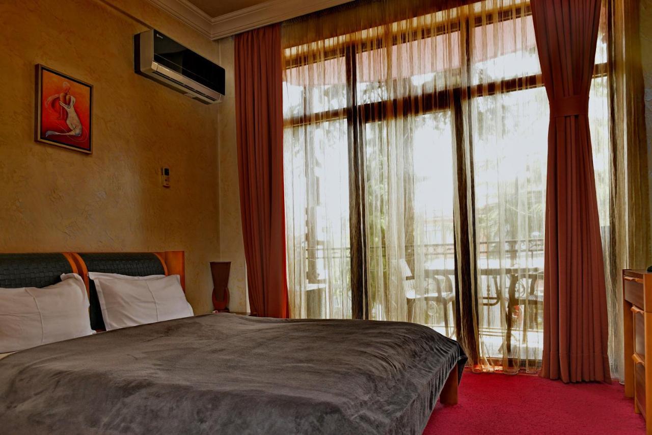 Antika Hotel Batumi Bagian luar foto